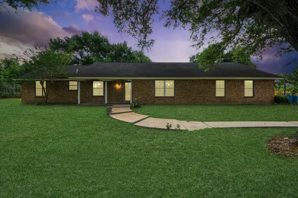 $2,600 | 8407 Kirchner Road, Manvel, TX 77578