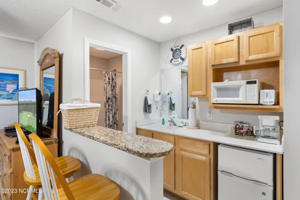 $2,400 | 3350 Club Villas Drive, Unit 305, Southport, NC 28461