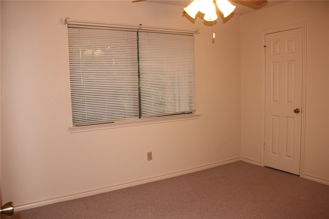 2141 Surrender Avenue Austin, TX 78728 - Photo 21 of 38 an empty room with a window