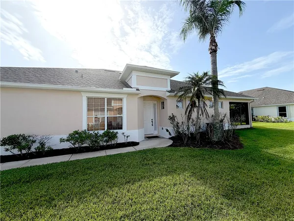 $2,200 | 434 North Tangerine Square Southwest, Vero Beach, FL 32968