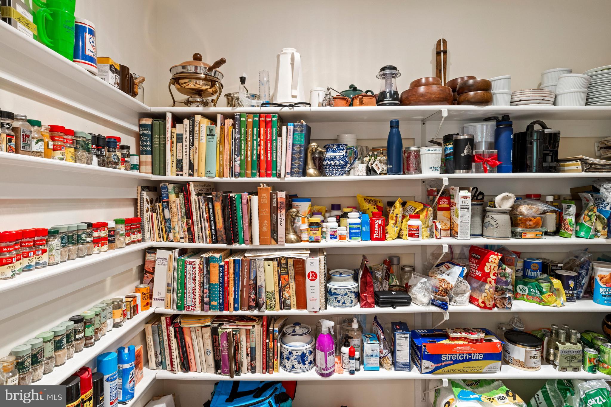20147 Woodtrail Road Round Hill, VA 20141 - Photo 18 of 41 a room with lots of baby toys