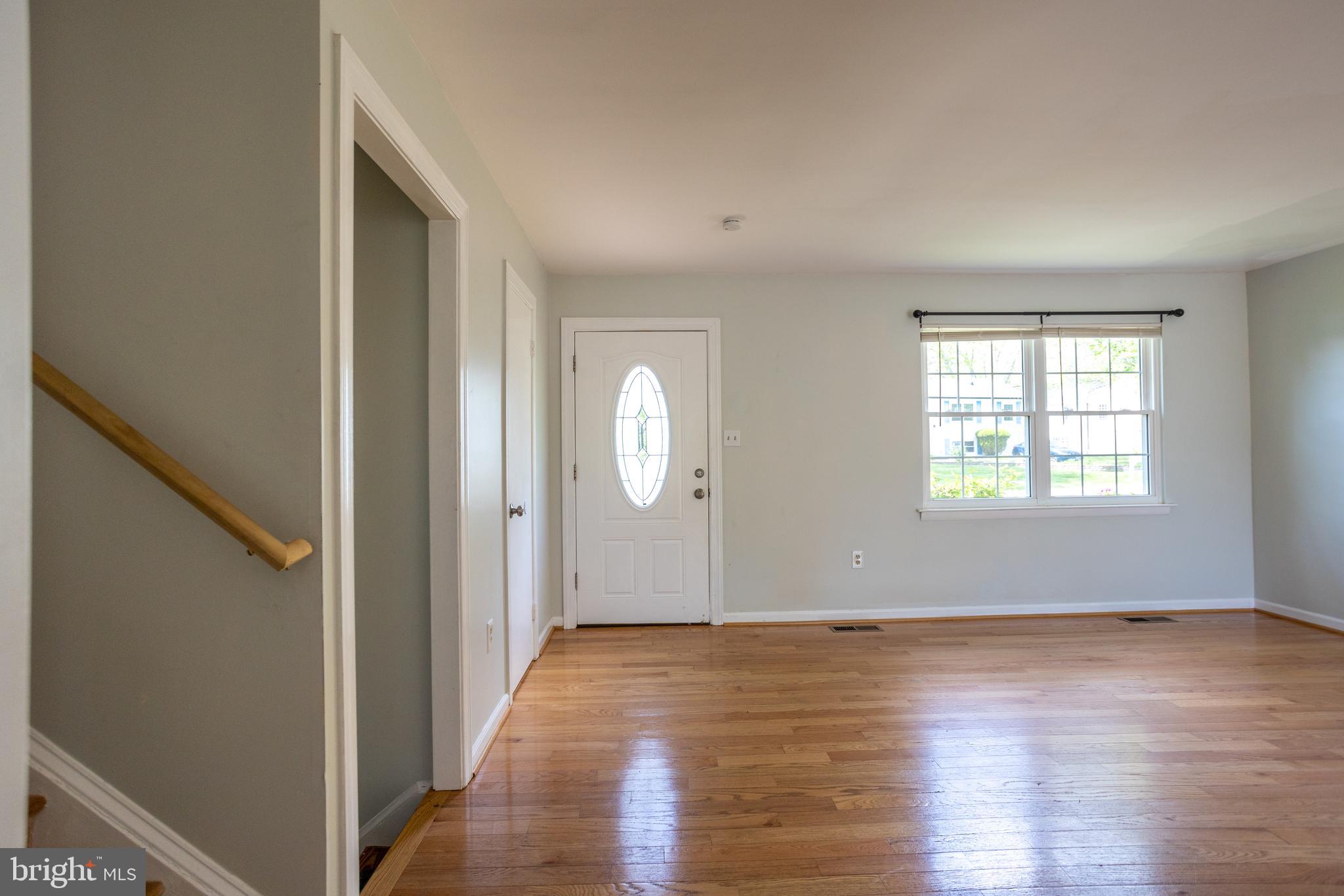 24113 Welsh Road Gaithersburg, MD 20882 - Photo 7 of 36 View from Kitchen to the front door.