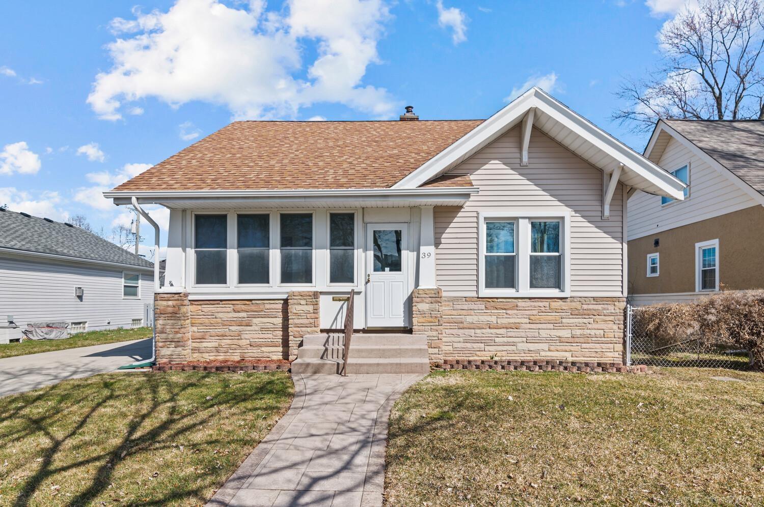 39 Riverside Drive Mount Clemens, MI 48043 - Photo 2 of 39 50135794-8aa02a96-5c45-492a-8c87-0ef8f7fdacbb.JPG