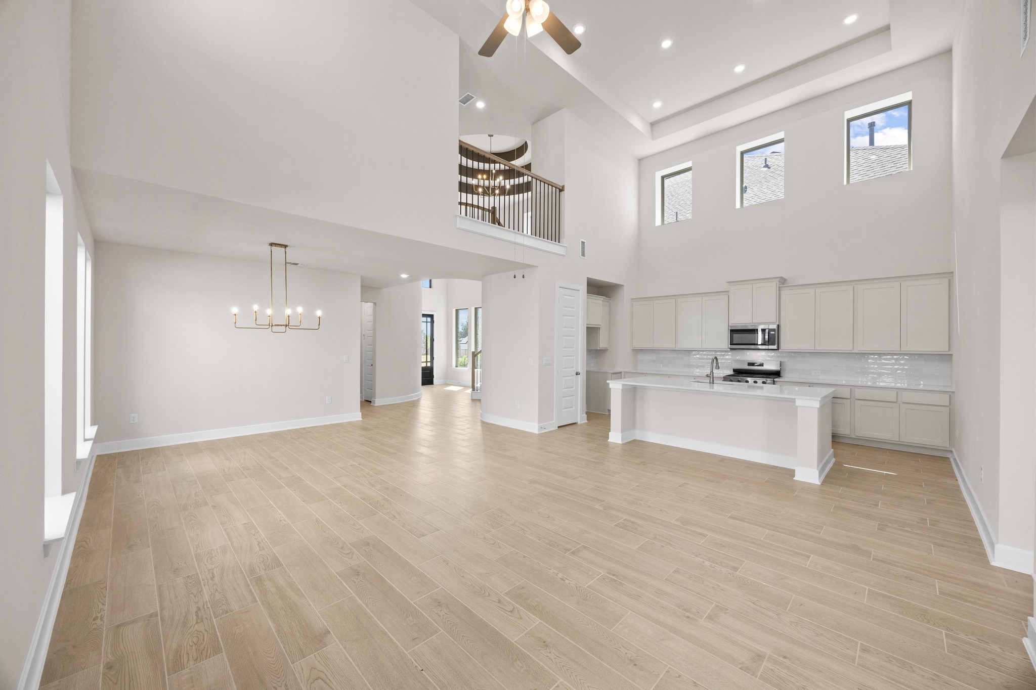 129 Emerald Grv Drive Georgetown, TX 78633 - Photo 3 of 34