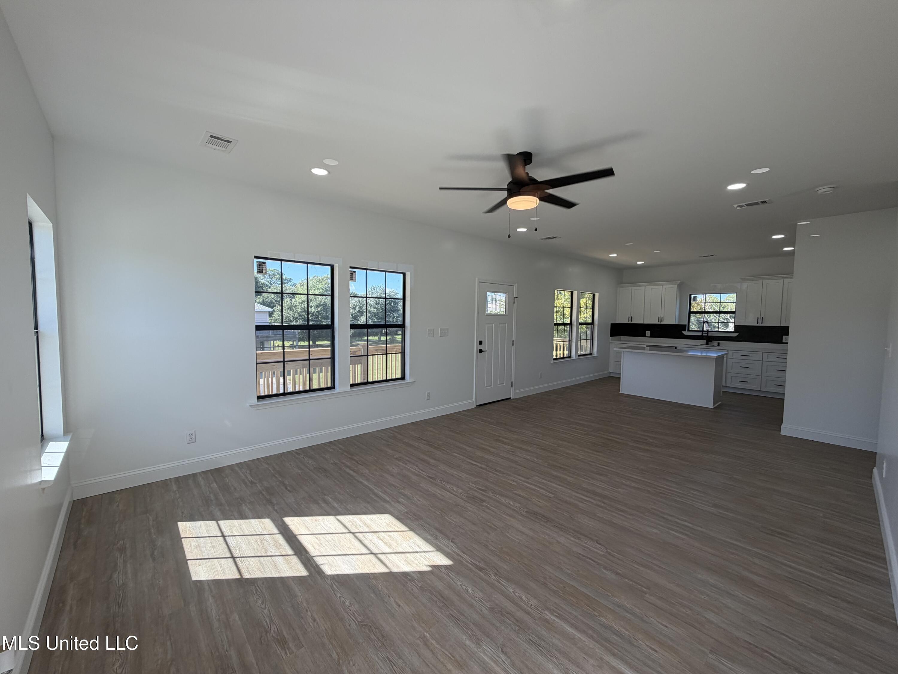 800 12th Street Pascagoula, MS 39567 - Photo 11 of 32 IMG_4176