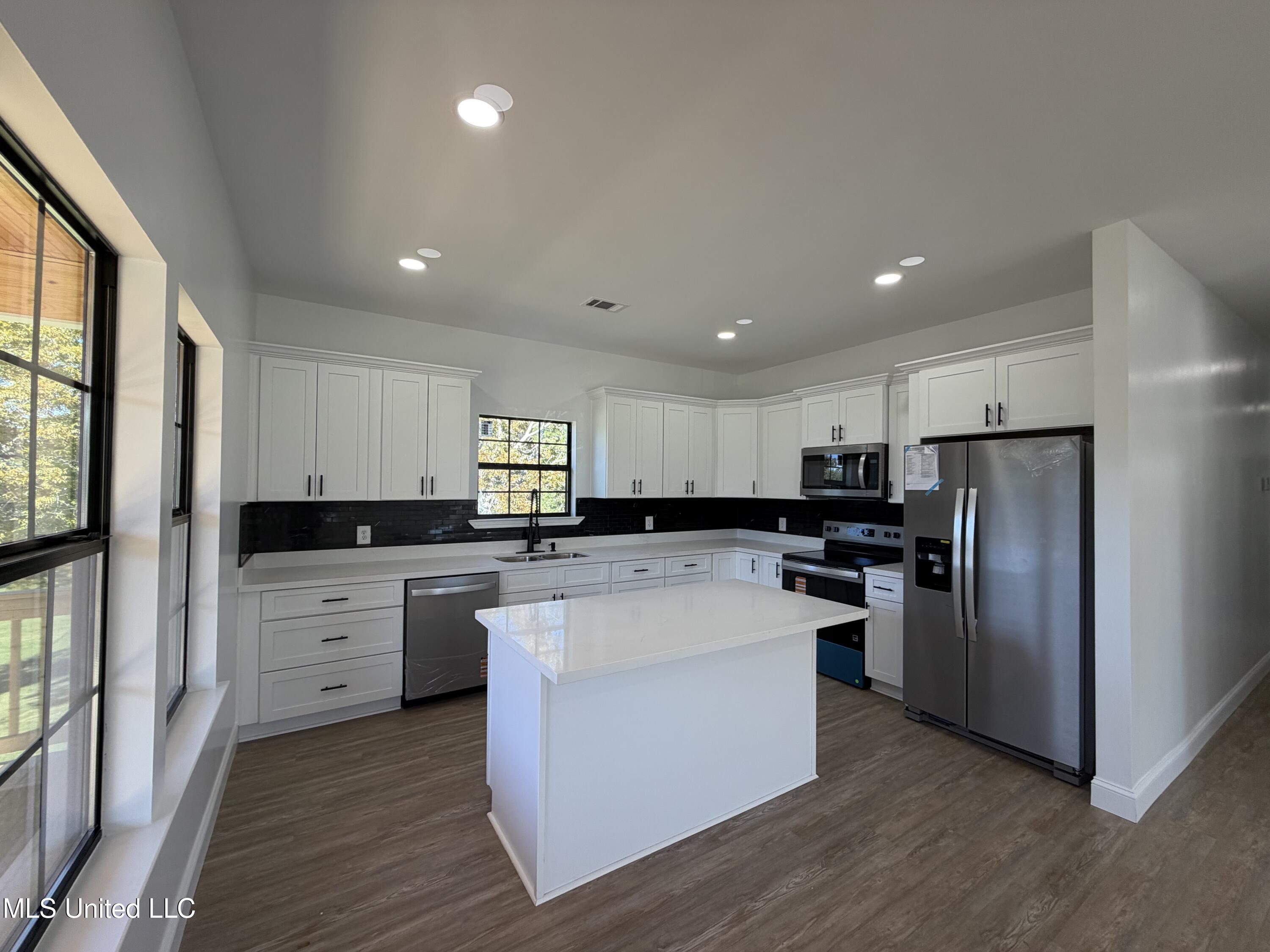 800 12th Street Pascagoula, MS 39567 - Photo 12 of 32 IMG_4178