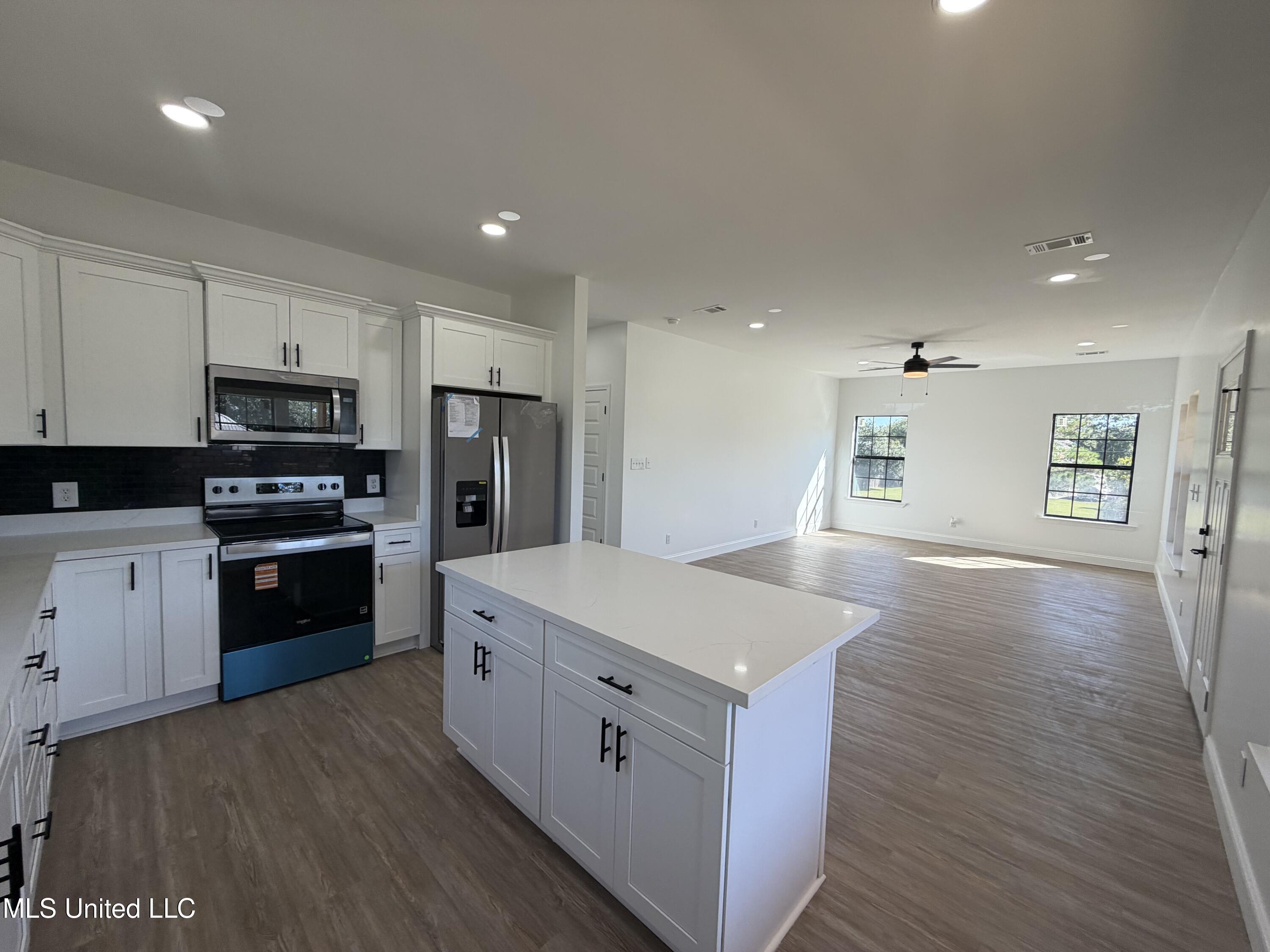 800 12th Street Pascagoula, MS 39567 - Photo 14 of 32 IMG_4179