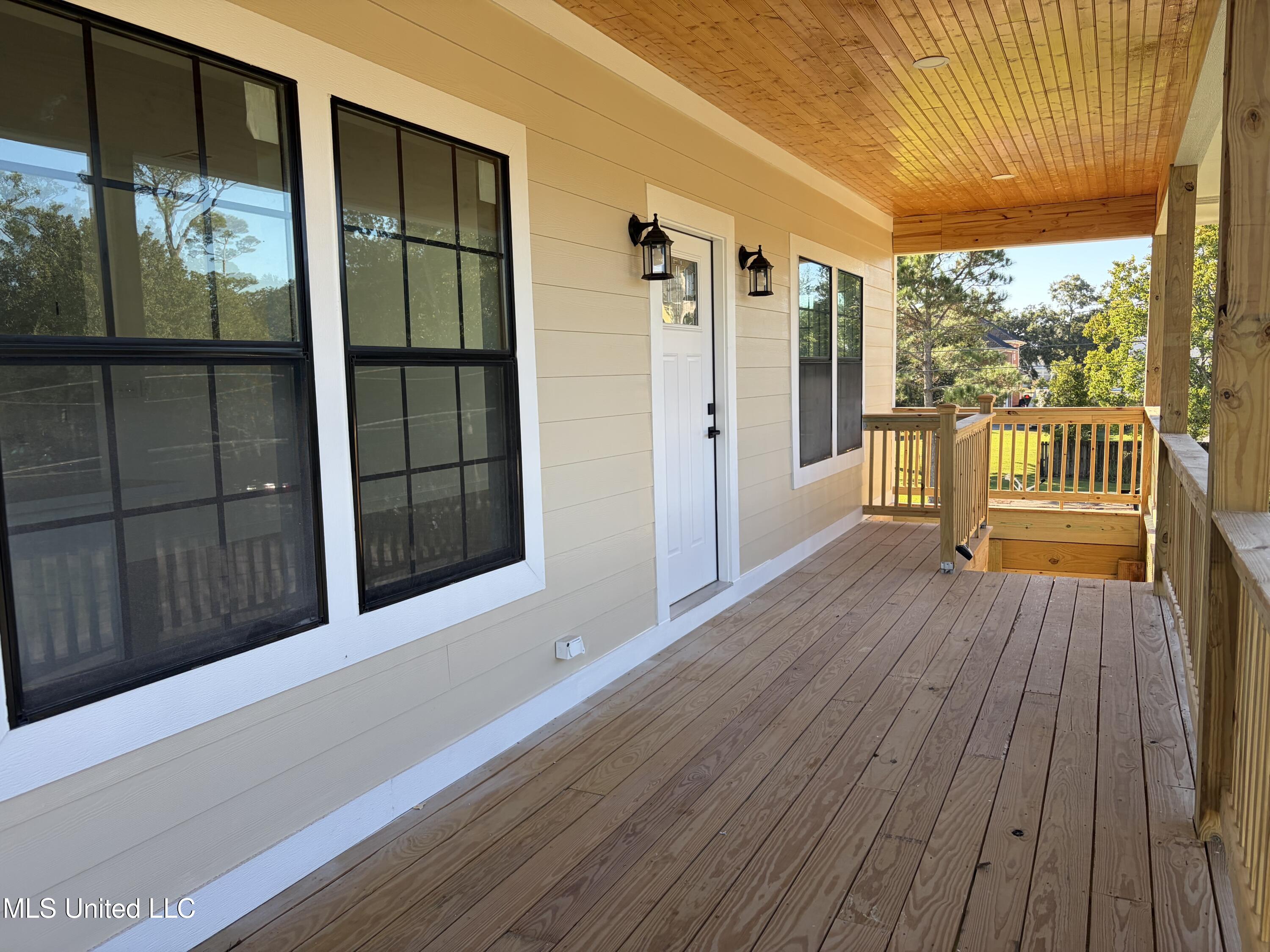 800 12th Street Pascagoula, MS 39567 - Photo 7 of 32 IMG_4408