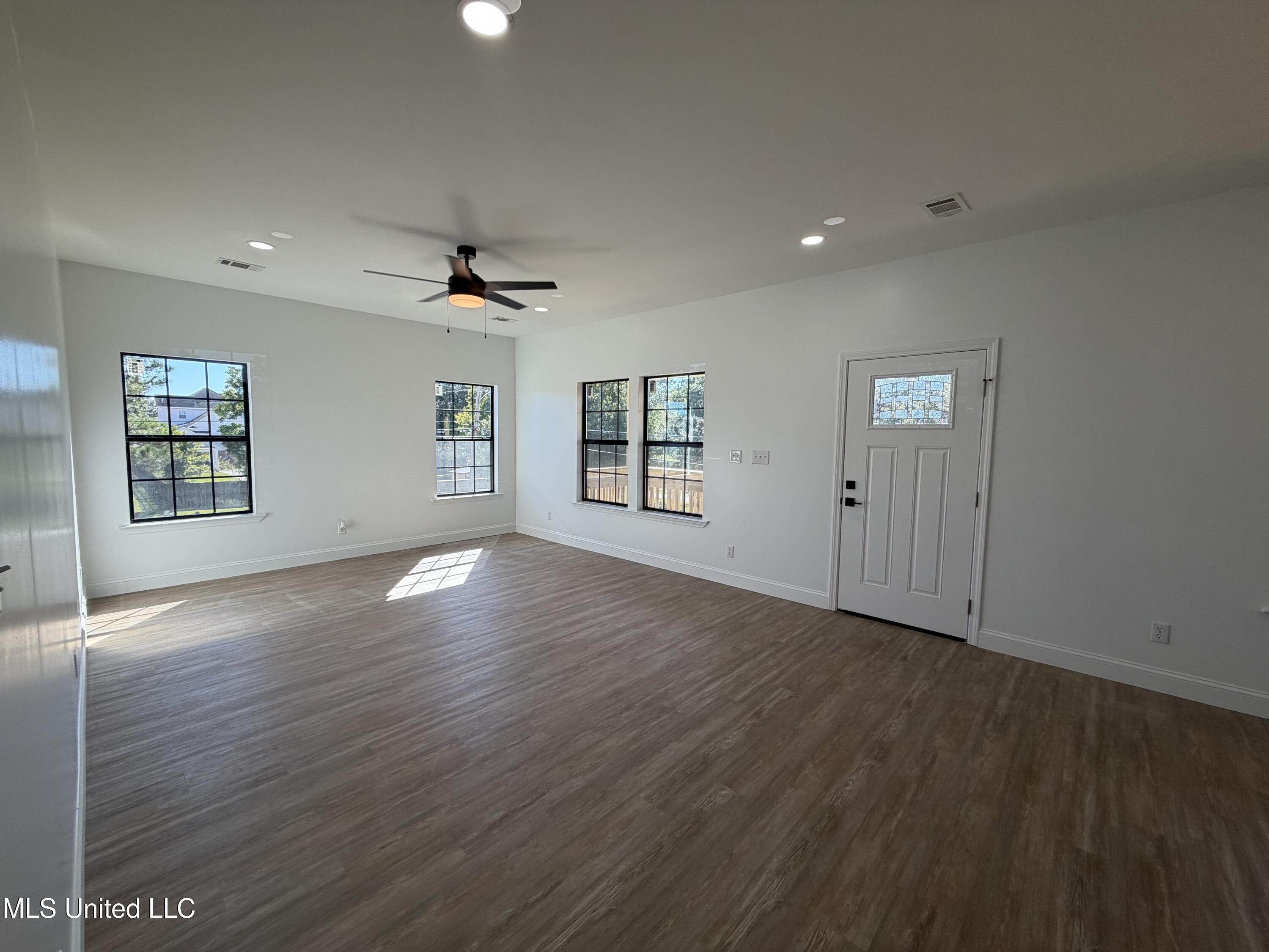 800 12th Street Pascagoula, MS 39567 - Photo 9 of 32 IMG_4184