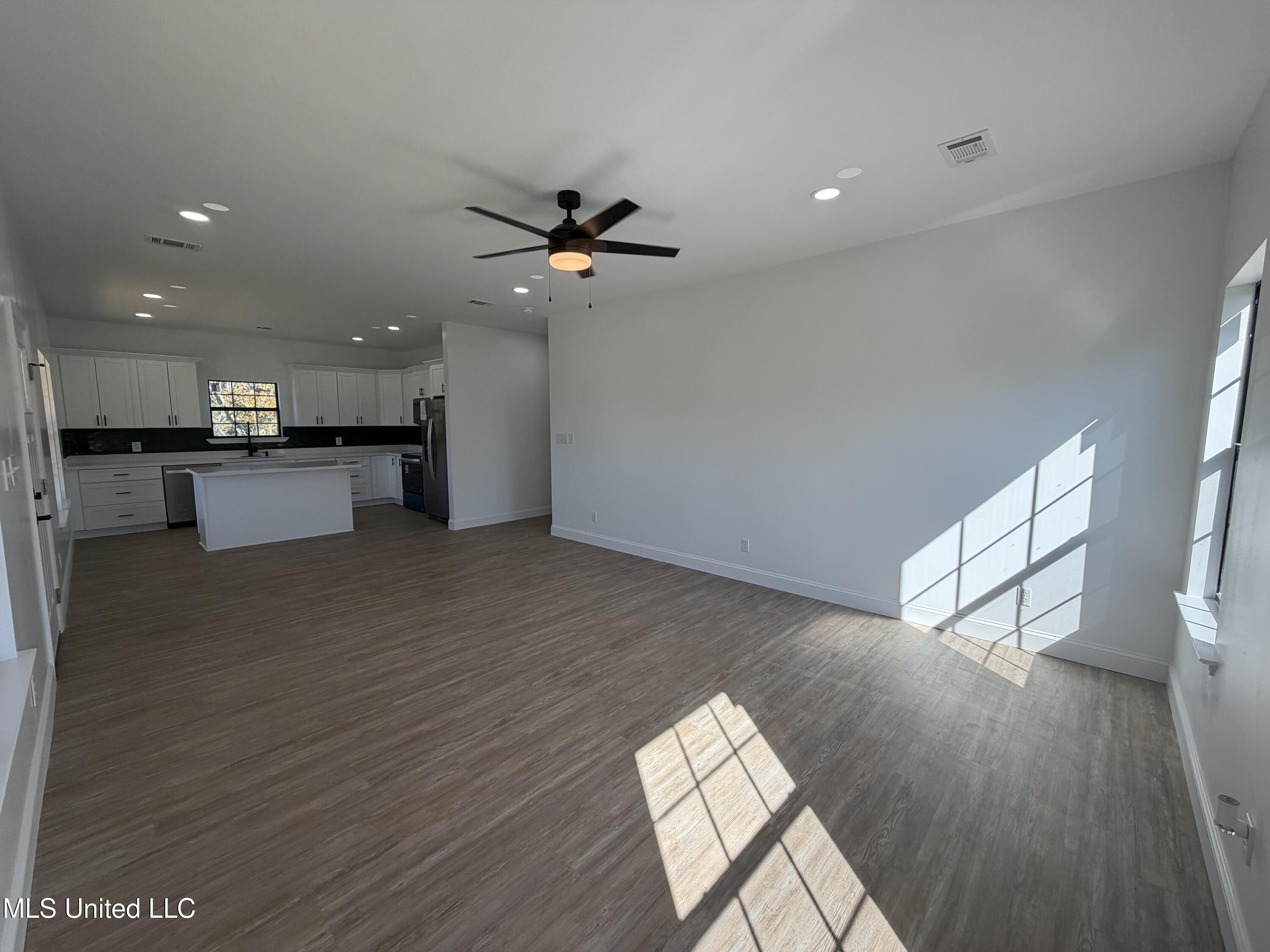 800 12th Street Pascagoula, MS 39567 - Photo 10 of 32 IMG_4177