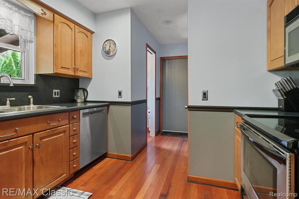 22410 Power Road Farmington, MI 48336 - Photo 10 of 52