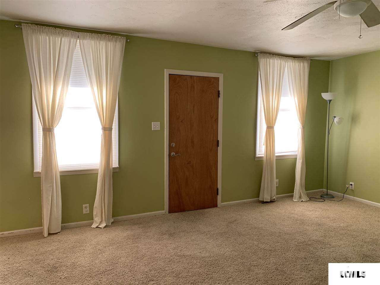 702 Decatur Street Lincoln, IL 62656 - Photo 3 of 20 Gallery Image 3