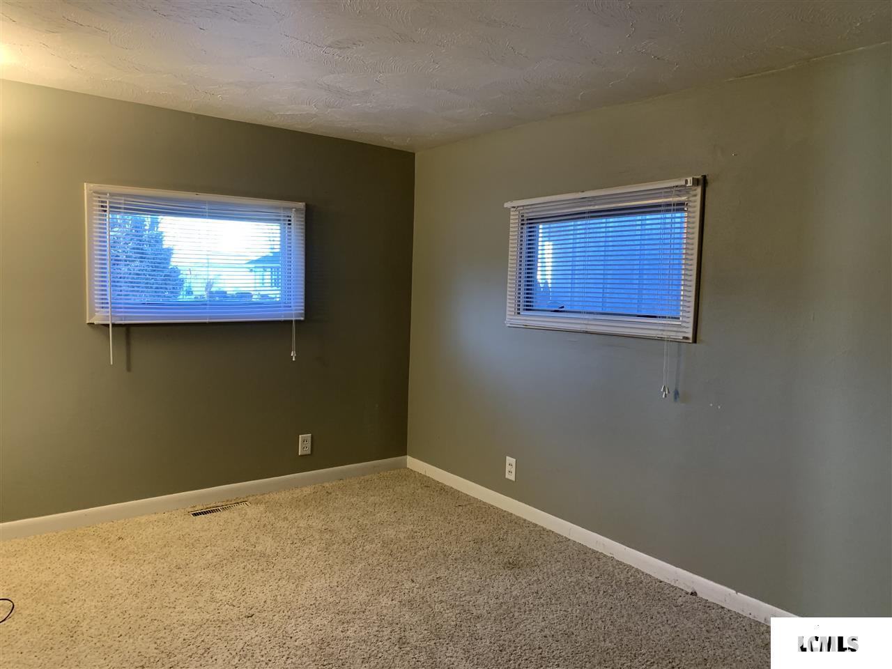 702 Decatur Street Lincoln, IL 62656 - Photo 5 of 20 Gallery Image 5