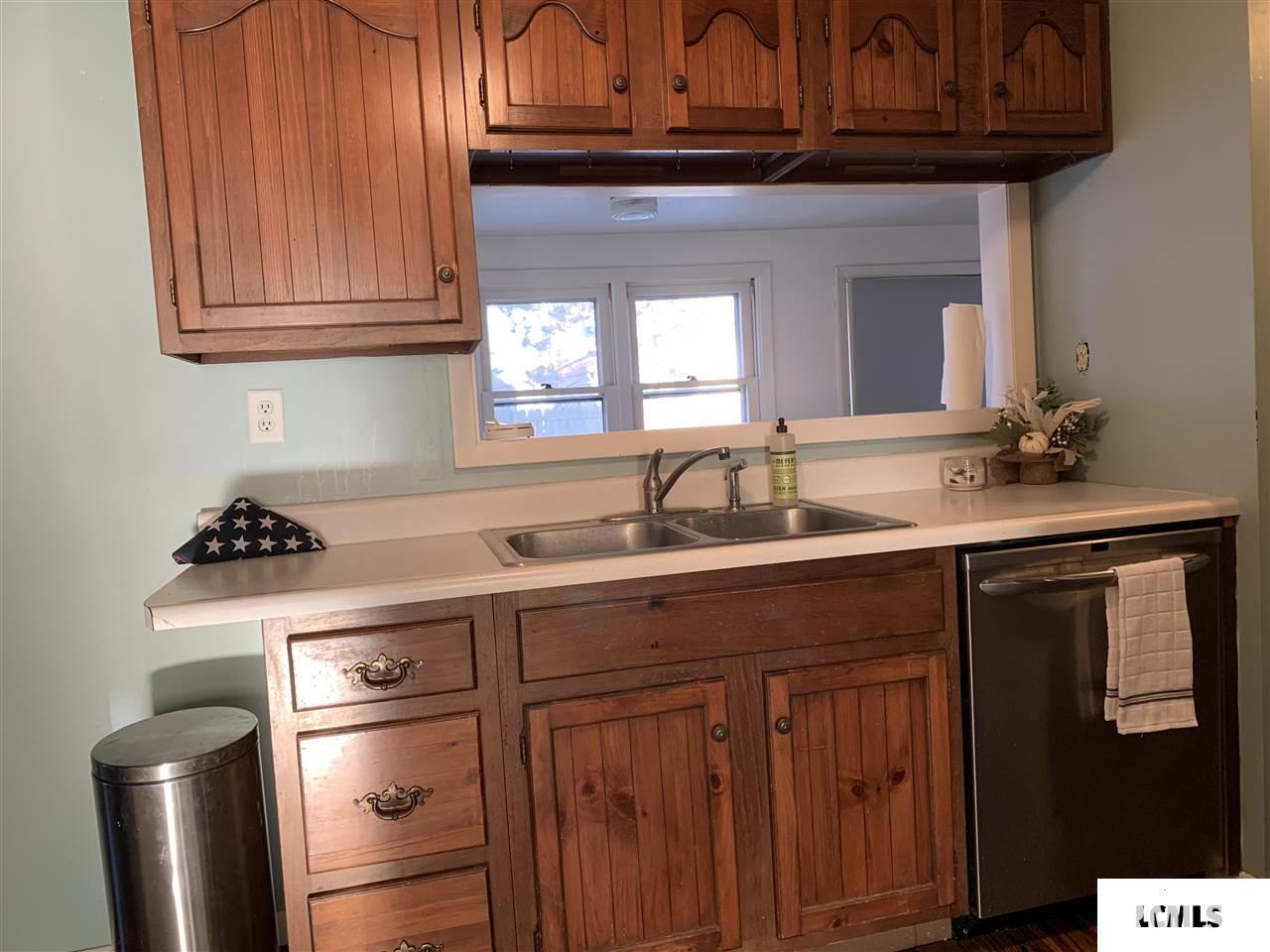 702 Decatur Street Lincoln, IL 62656 - Photo 10 of 20 Gallery Image 10