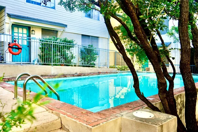 $1,400 | 3902 Peterson Avenue, Unit 205, Austin, TX 78756