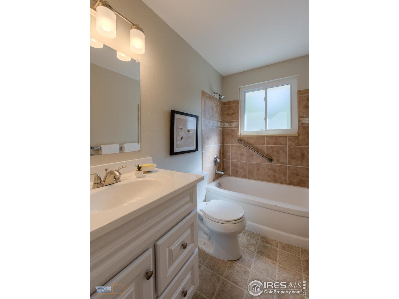 1050 Berea Drive Boulder, CO 80305 - Photo 27 of 40 a bathroom with a sink toilet a mirror and bathtub