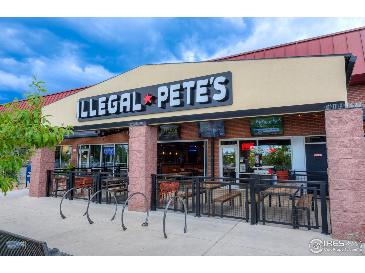 1050 Berea Drive Boulder, CO 80305 - Photo 34 of 40 a view of a cafe with sitting area