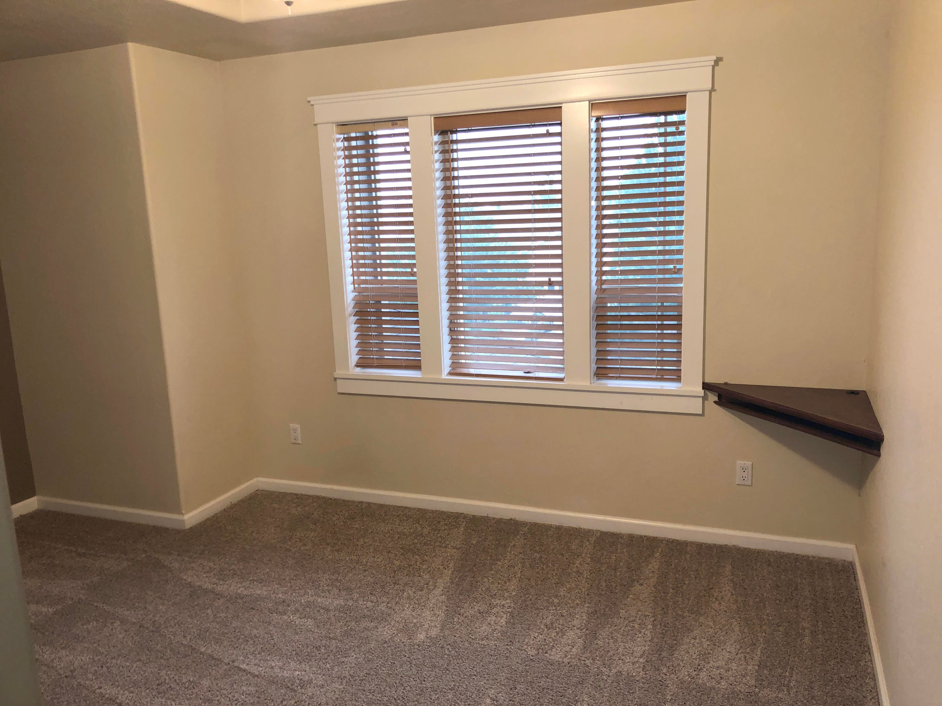 818 Ridgeway Avenue Central Point, OR 97502 - Photo 27 of 45 27