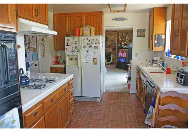 1736 Highlands View Road Alpine, CA 91901 - Photo 3 of 9 Kitchen/breakfast nook