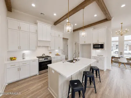 $379,900 | 103 Fountain Mdw Drive, Broussard, LA 70518