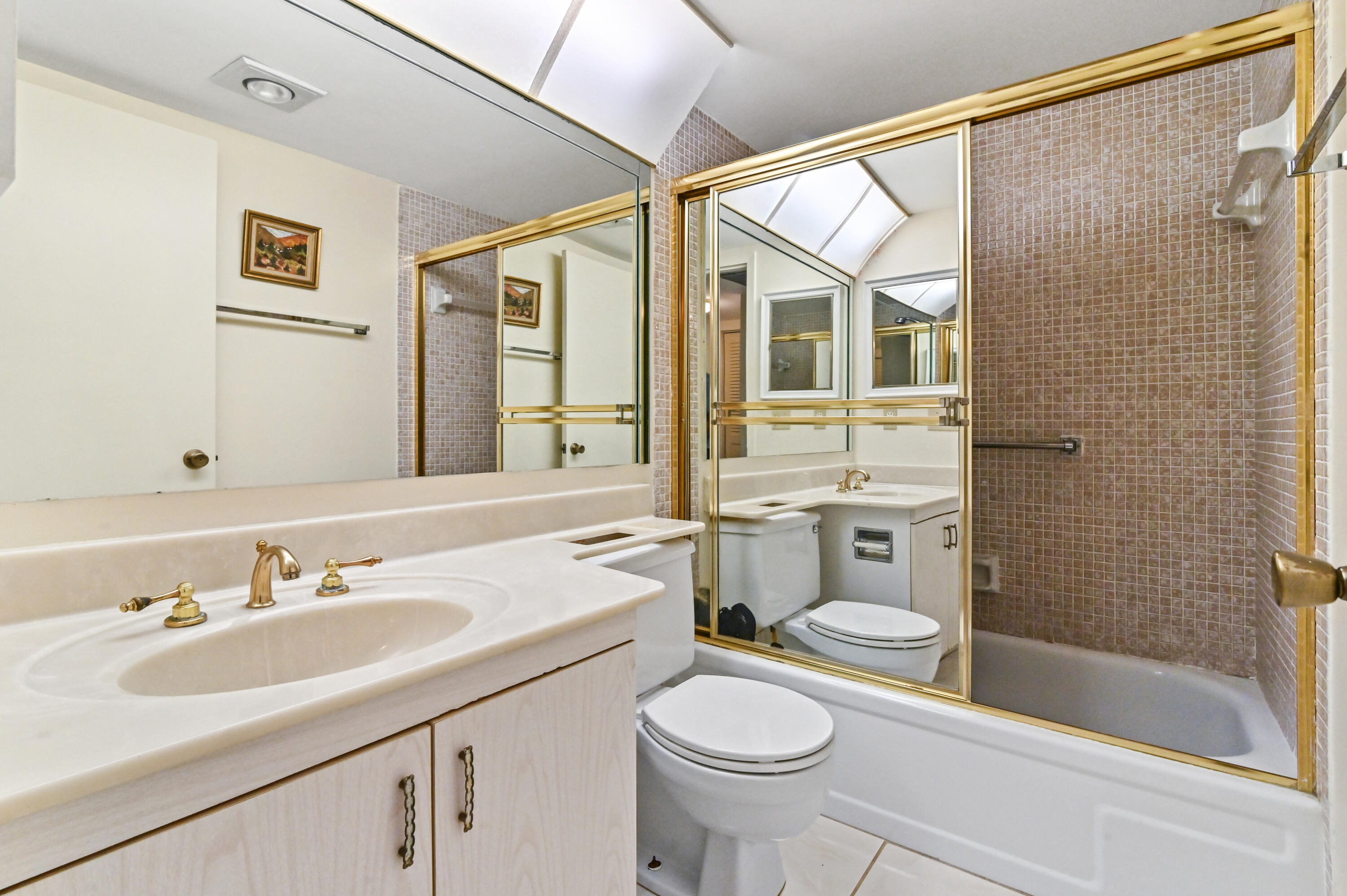 4016 Guildford East, Unit A Boca Raton, FL 33434 - Photo 18 of 27 16 bathroom 01