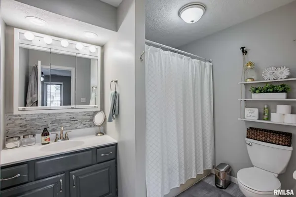 $375,000 | 1707 Quail Run, Marion, IL 62959