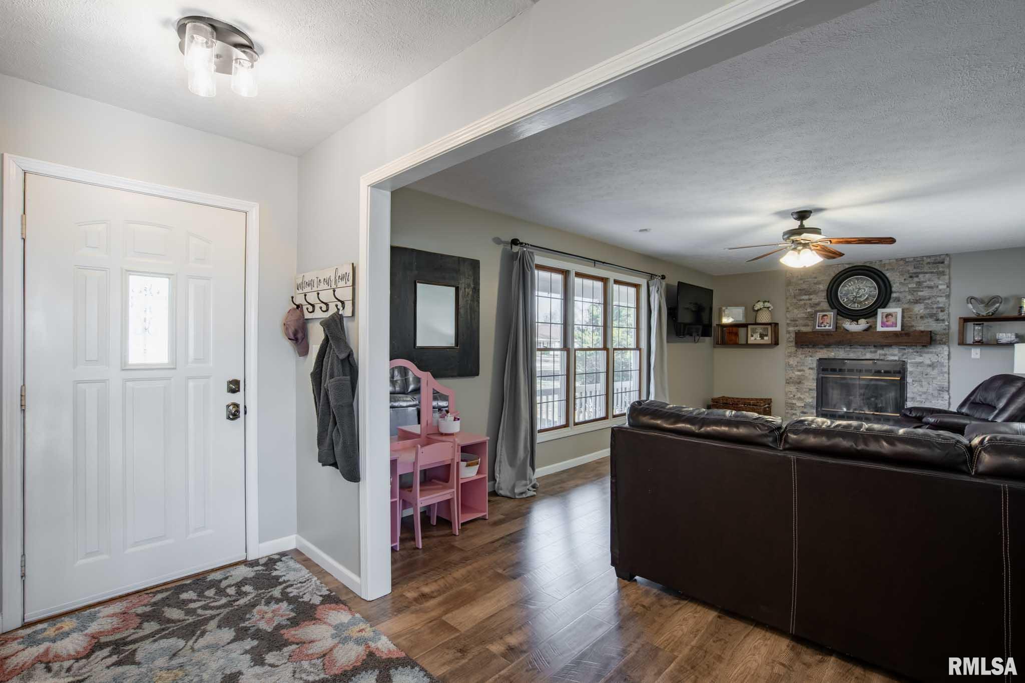 1707 Quail Run Marion, IL 62959 - Photo 2 of 49