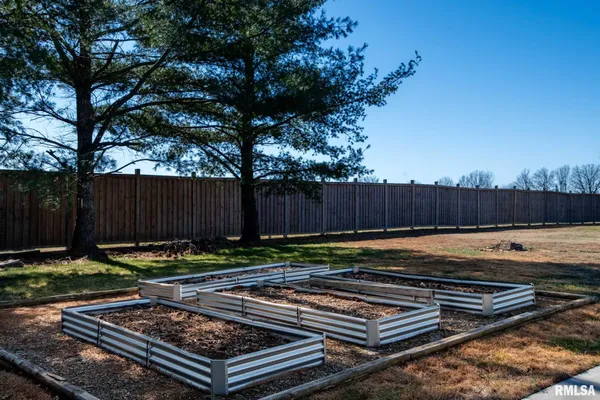 $375,000 | 1707 Quail Run, Marion, IL 62959