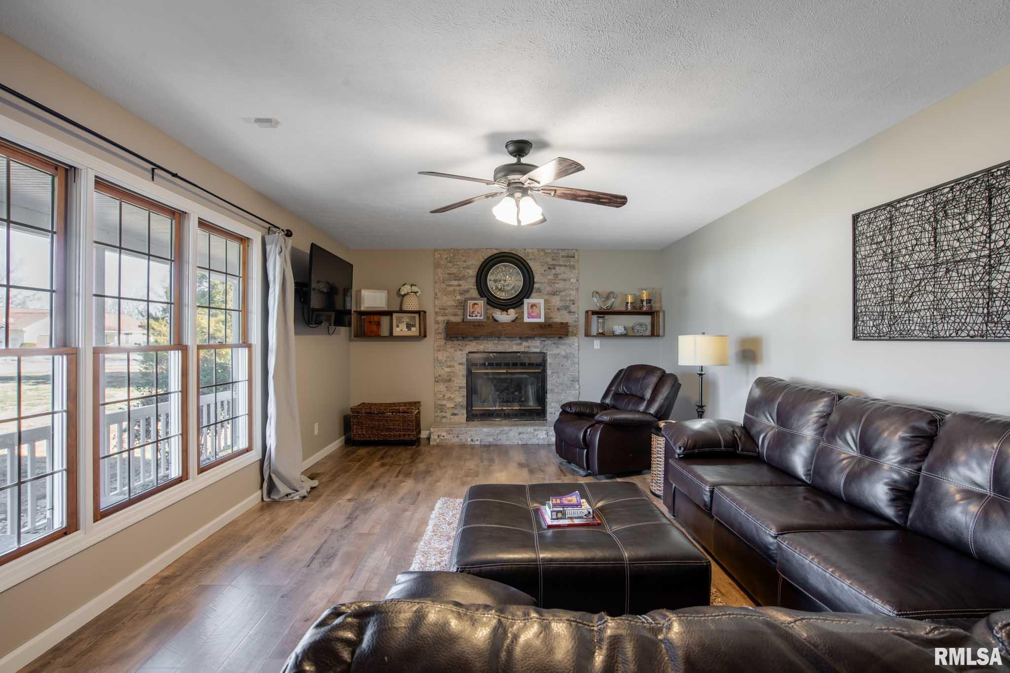 1707 Quail Run Marion, IL 62959 - Photo 4 of 49
