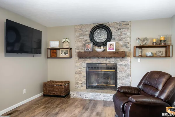 $375,000 | 1707 Quail Run, Marion, IL 62959