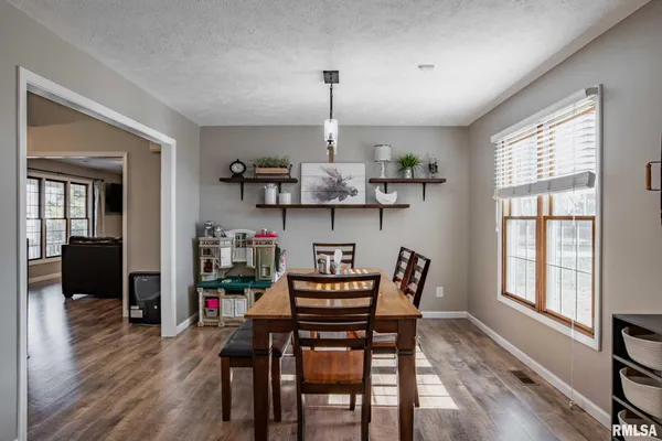 $375,000 | 1707 Quail Run, Marion, IL 62959