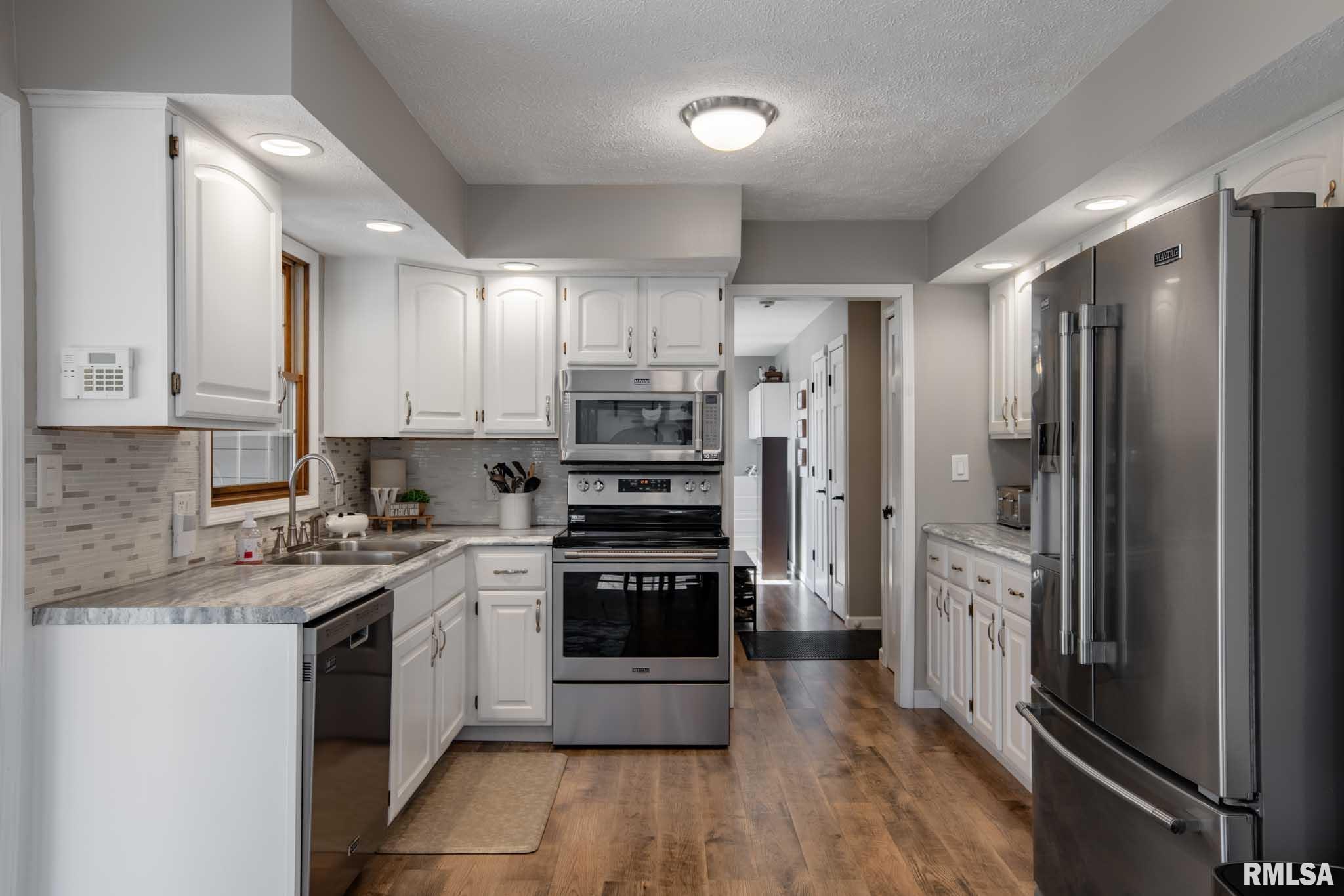 1707 Quail Run Marion, IL 62959 - Photo 8 of 49