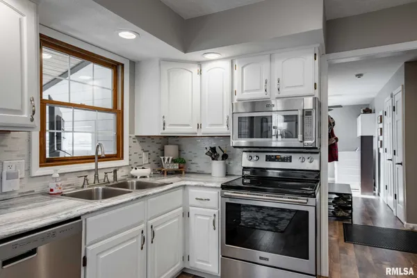 $375,000 | 1707 Quail Run, Marion, IL 62959