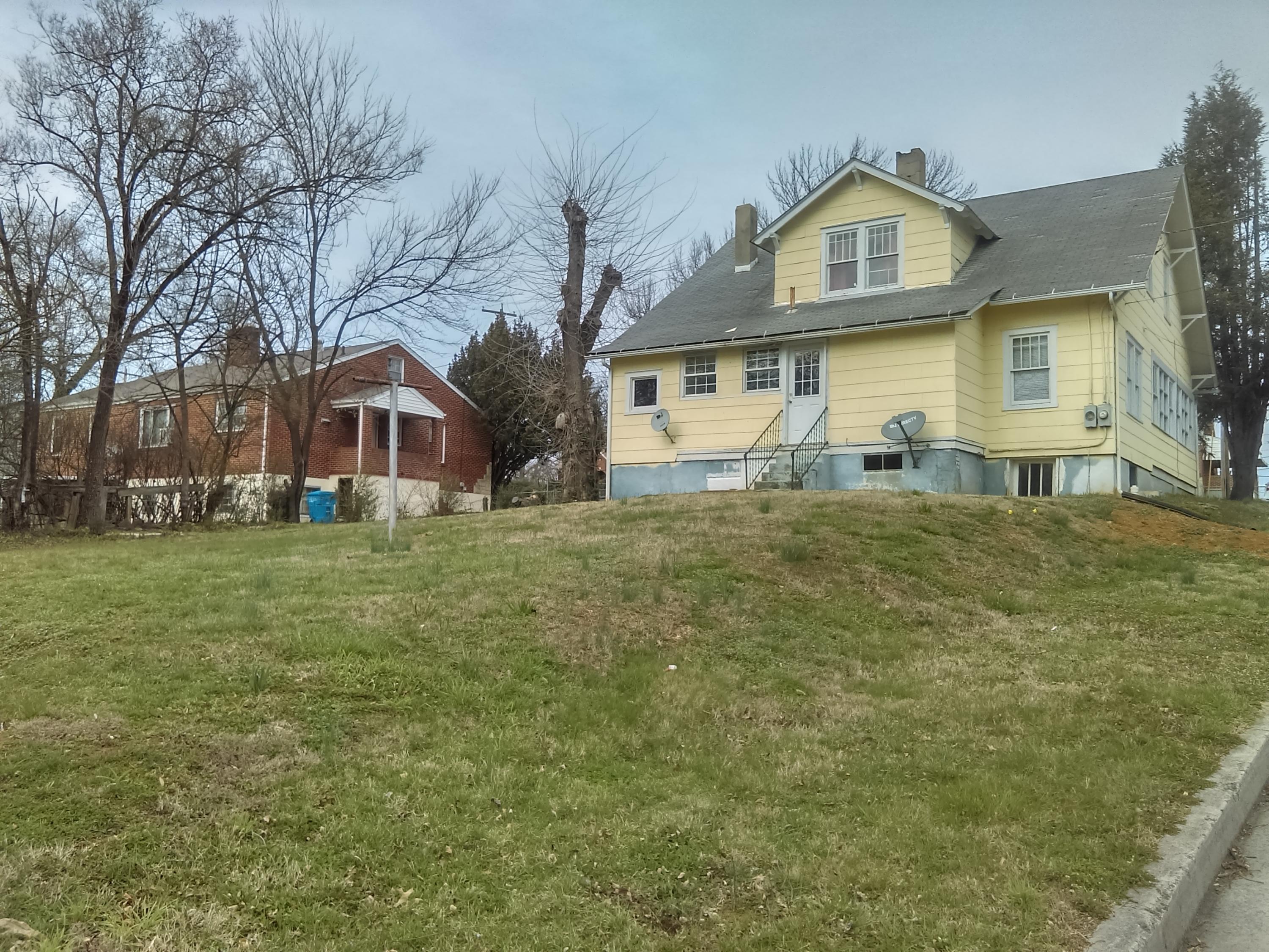 2802 Cove Road Roanoke, VA 24017 - Photo 3 of 12 Back