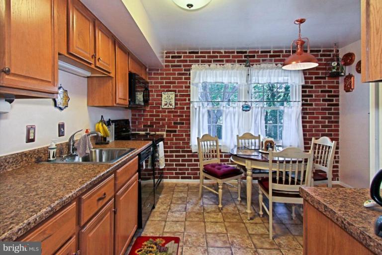 9903 Botsford Road Manassas, VA 20109 - Photo 5 of 20 Kitchen