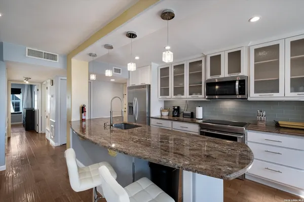 $275,000 | 168 Barilla Place, Unit B205, San Antonio, TX 78209