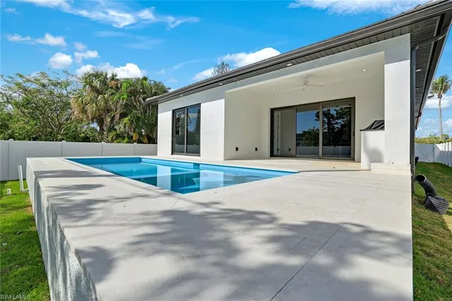 $1,590,000 | 1248 Trail Terrace Drive, Naples, FL 34103