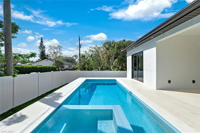 $1,590,000 | 1248 Trail Terrace Drive, Naples, FL 34103