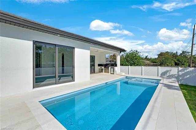 $1,590,000 | 1248 Trail Terrace Drive, Naples, FL 34103