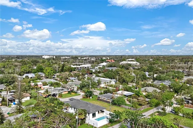 $1,590,000 | 1248 Trail Terrace Drive, Naples, FL 34103