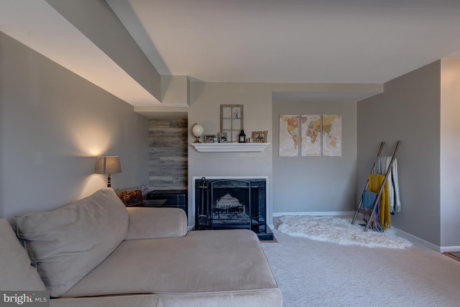 11318 Links Court Reston, VA 20190 - Photo 8 of 22 Living Room
