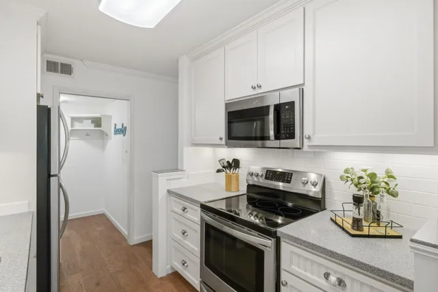 $749,000 | 3387 Brittan Avenue, Unit 2, San Carlos, CA 94070