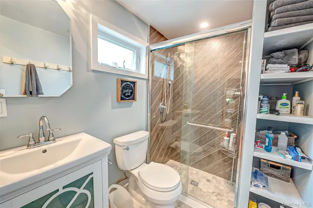 $4,000 | 71 South Bay Drive, Babylon, NY 11702