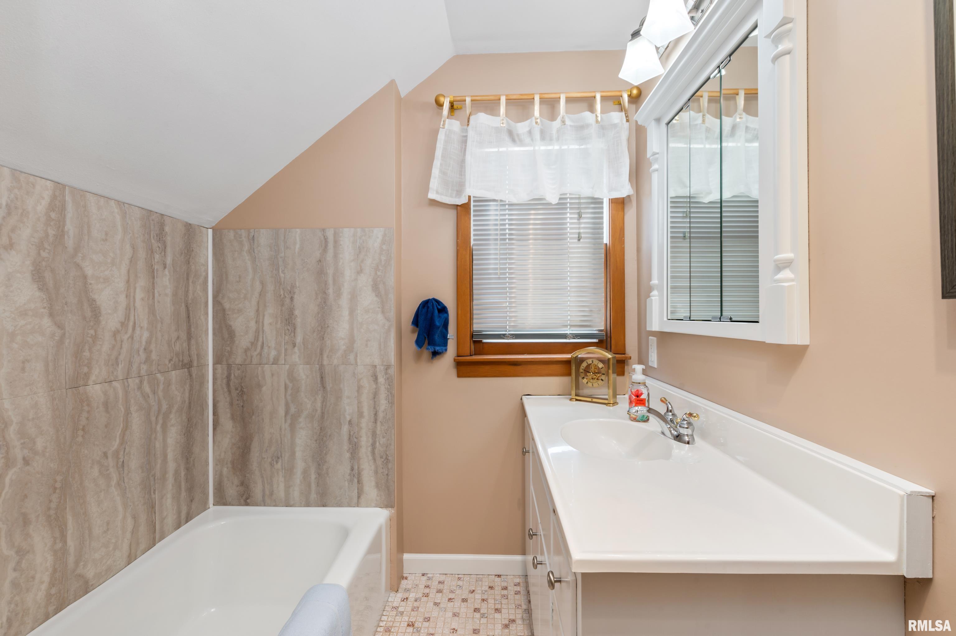 2301 Hickory Grove Road Davenport, IA 52804 - Photo 24 of 38 Gallery Image 24