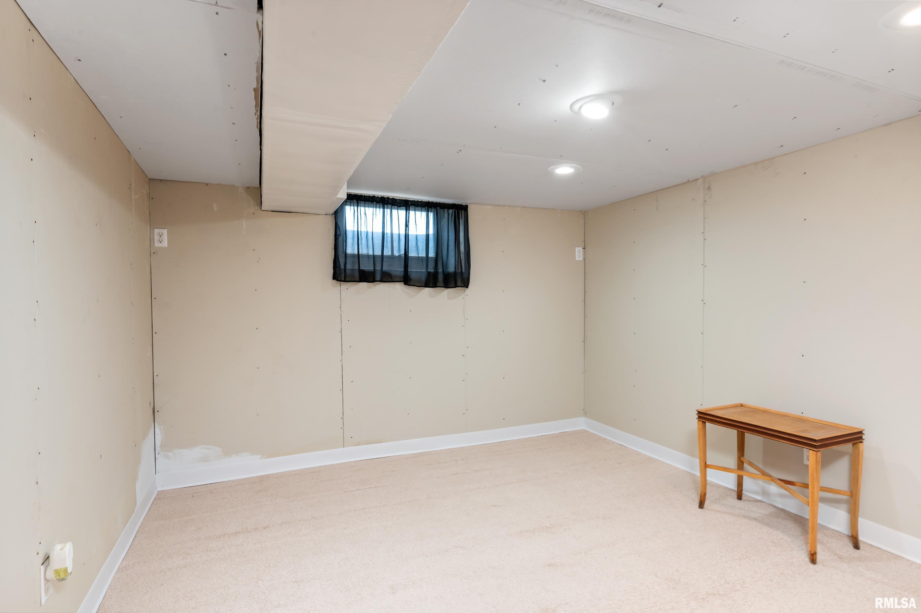 2301 Hickory Grove Road Davenport, IA 52804 - Photo 26 of 38 Gallery Image 26