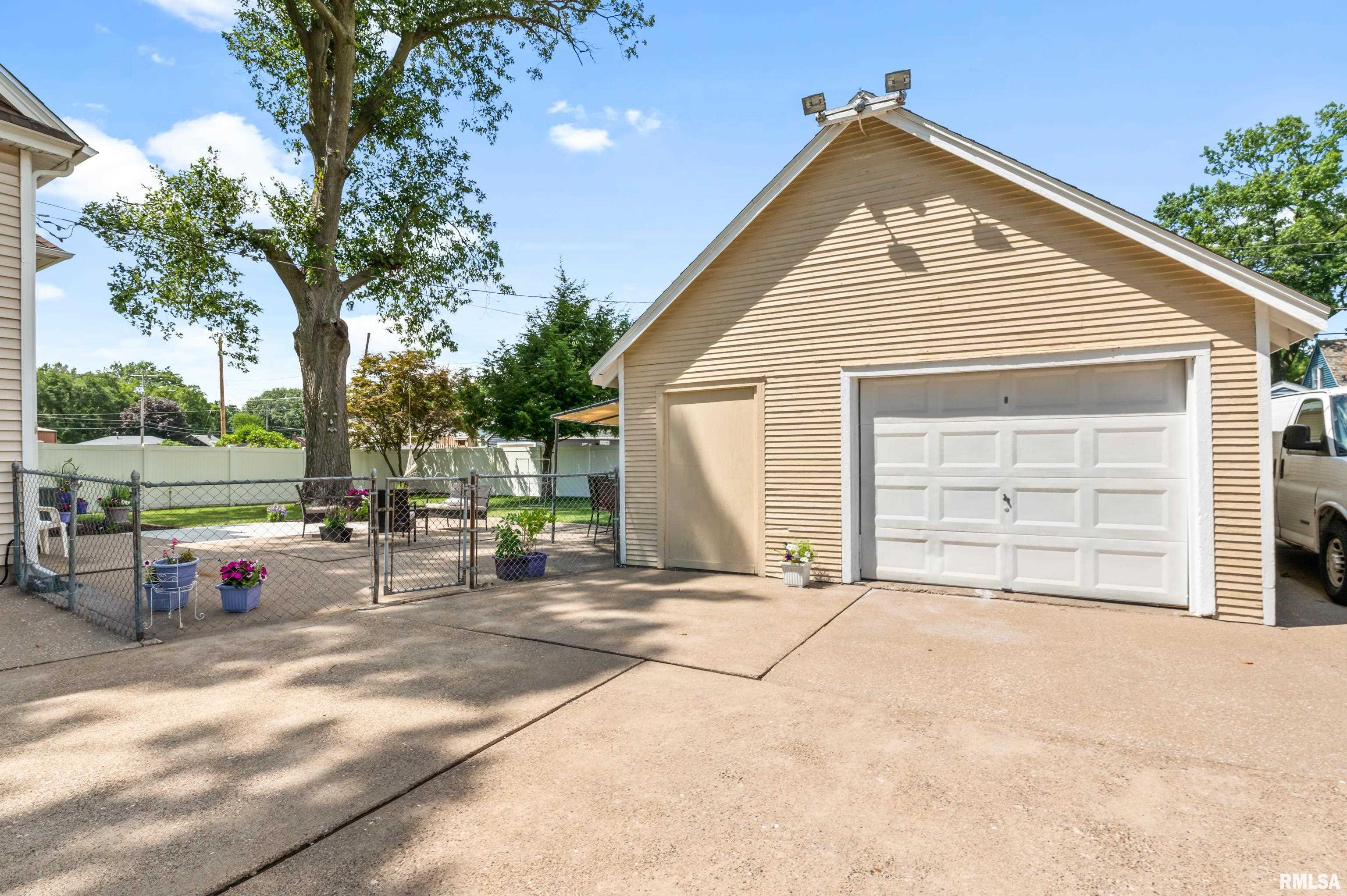 2301 Hickory Grove Road Davenport, IA 52804 - Photo 33 of 38 Gallery Image 33