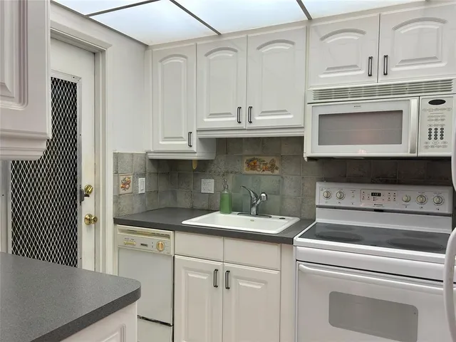 $124,500 | 2050 Northeast 39th Street, Unit 207, Lighthouse Point, FL 33064