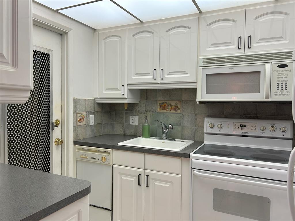 2050 Northeast 39th Street, Unit 207 Lighthouse Point, FL 33064 - Photo 13 of 27