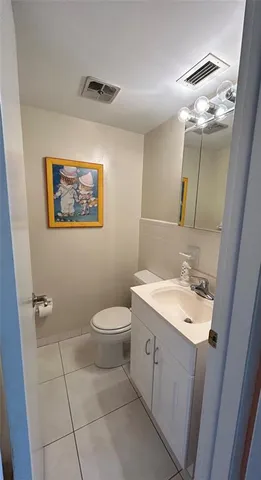 $124,500 | 2050 Northeast 39th Street, Unit 207, Lighthouse Point, FL 33064