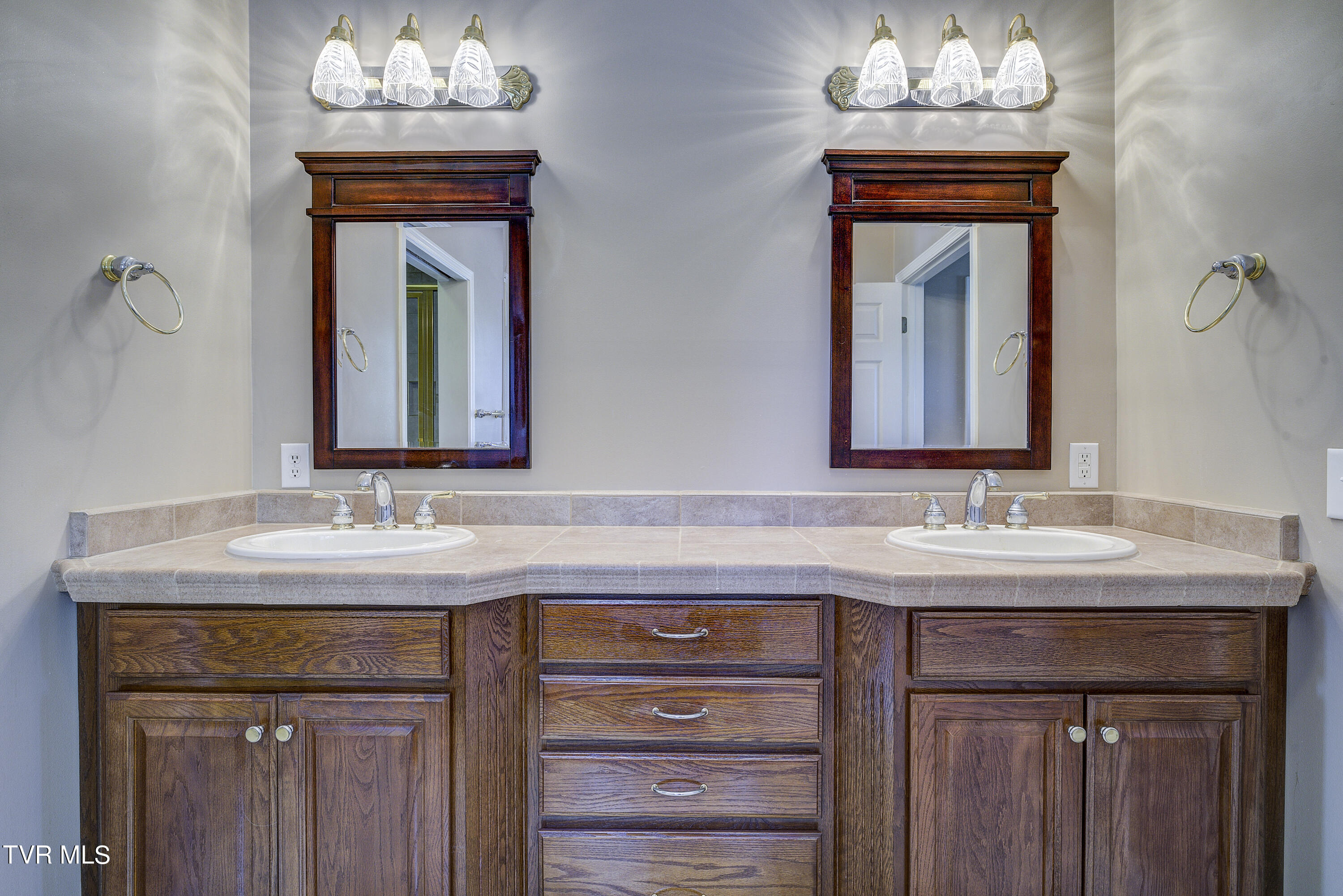 219 County Farm Road Jonesborough, TN 37659 - Photo 28 of 81 Master Bathroom
